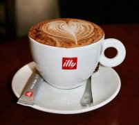 ILLY live happiily 摩卡奇諾咖啡