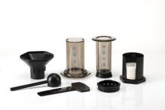 製作咖啡的咖啡器具 愛樂壓(Aeropress)的出生