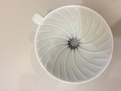 v60玻璃濾杯好還是樹脂濾杯、陶瓷濾杯好 v60錐形濾杯的設計特性