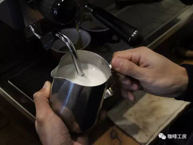 初學者如何打發奶泡操作步驟-打奶泡技巧原理心得分享